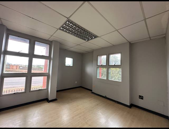 129.40M² OFFICE TO LET IN HIGHVELD